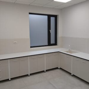 Лабораторен шкаф